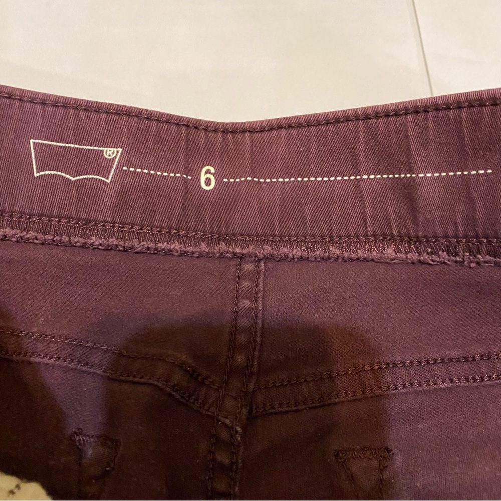 Levi’s Women's Burgundy Jeans - Picture 4 of 13